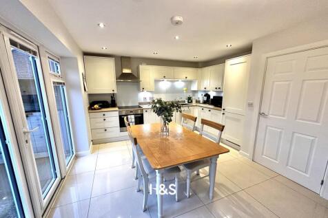 11 Dewberry - kitchen diner.jpg