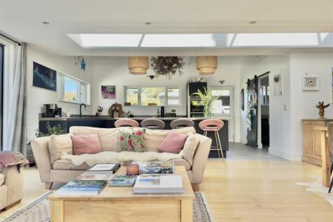 Living room to Kitchen