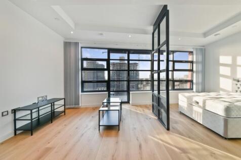 Spacious studio apartment set within Defoe House, part of the iconic London City Island E14. The property comprises a open-plan living area/fitted kitchen suite with integrated appliances and composit