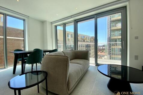 Underfloor Heating/ Minutes away from Whitechapel station/ Gym/ 24 Hours Concierge/ Residential Cinema