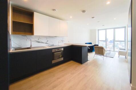 Available Now | One Double Bedroom / One Bathroom | 33rd Floor | Residents Concierge, Gym and Work Lobbies | Minutes from City Center | Zero-Deposit Available |