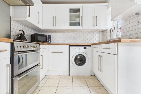 CAM03729G0-PR0163-STILL009