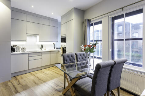 This delightful one-bedroom flat comprises an open plan kitchen/reception room.. The reception room is spacious and great for entertaining your guest. The well-proportioned double bedroom has French d