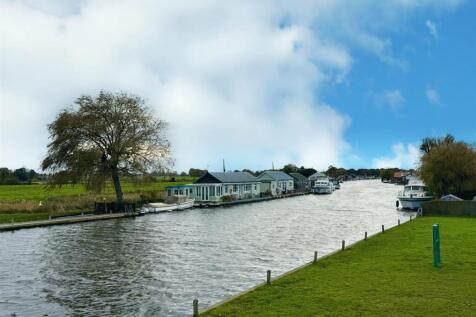 the River Thurne at Potter Heigham