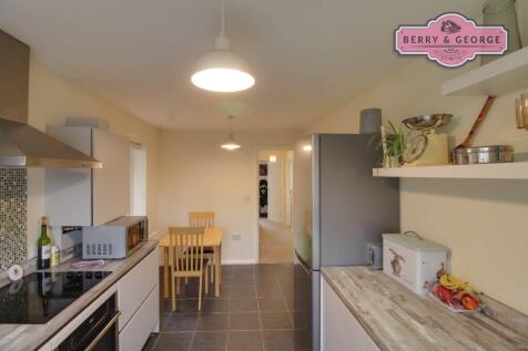 KITCHEN / BREAKFAST