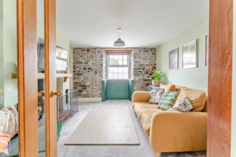 16a high street claverham 5.jpg