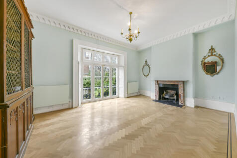 Nestled in one of London's most desirable neighbourhoods, this charming five bedroom house offers the perfect blend of elegance and practicality for modern family living. Ideally located just moments
