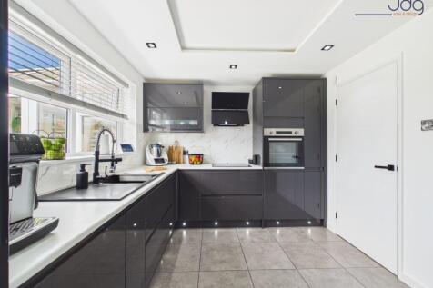Spacious Kitchen