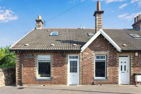 Warners are delighted to present this deceptively spacious and beautifully upgraded three bedroom end-terraced cottage, quietly positioned within a charming row of traditional pink brick cottages dati