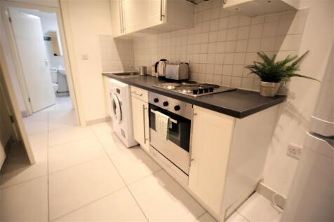 Enjoy the convenience of city living in the heart of Leeds city centre with this well-managed property from Samara Lettings.