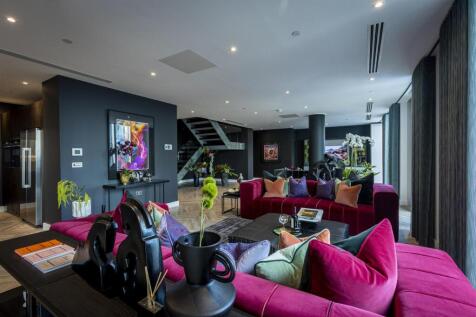 3 bed, 4 bath Apartment in Manchester - Photo 2