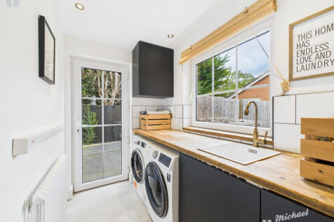 CAM03218G0-PR0606-STILL014