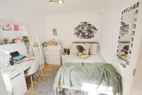 **Nicholas Humphreys are delighted to bring this 10 bed student property to the market**Reposit option**Excellent Location**10 double bedrooms**Three bathrooms**Large Living room and modern kitchen***