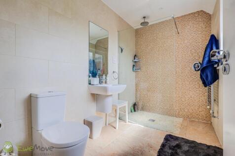 Master Bedroom Suite - Ensuite