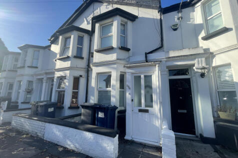 2 bed terraced house to rent Friern Barnet Lane,