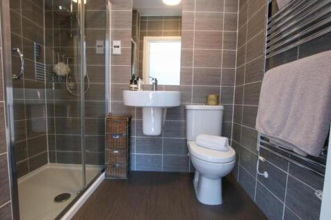 EN SUITE SHOWER ROOM