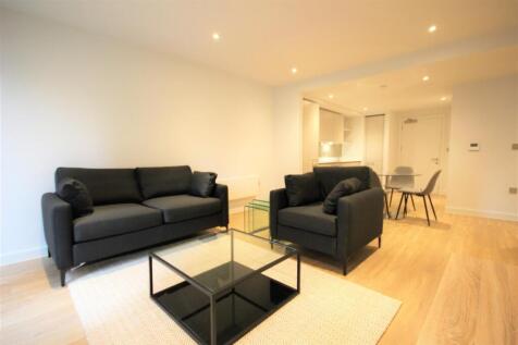 Manchester New Square is an exciting residential development located in the beating heart of the city centre. The very best that Manchester has to offer is right on your doorstep, from fine and eclect
