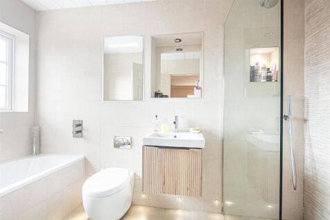 7 bed, 4 bath Detached in Sheffield - Photo 19