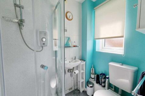 Shower Room: