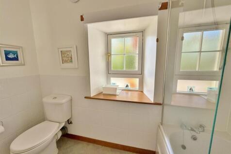 Wellingtonia Bathroom