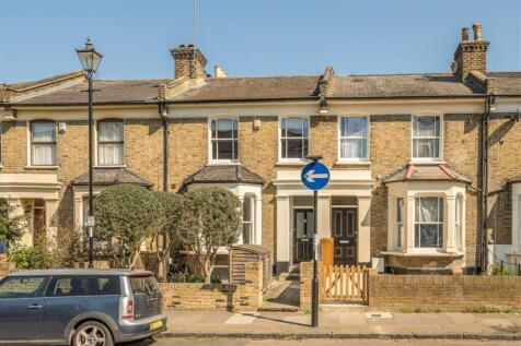A Four bedroom period terraced house located within St. Johns Conservation area. Offering a stunning rear garden, two bathrooms and decorated tastefully throughout.