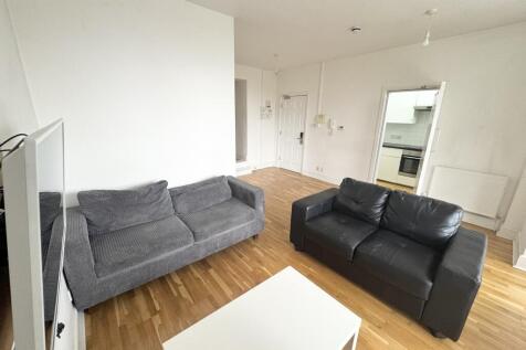Enjoy the convenience of city living in the heart of Leeds city centre with this well-managed property from Samara Lettings.