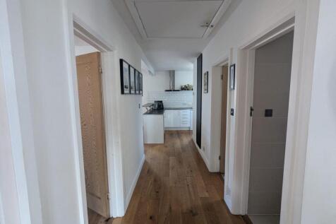 Hallway 1.jpeg