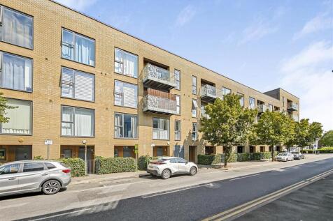 ** REGISTER FOR A VIEWING DAY SATURDAY 8TH AUGUST 11.00AM TO 1.00PM ** Welcome to Furrow House, a splendid two-bedroom apartment located on the third floor of a modern development on Hickman Avenue, H