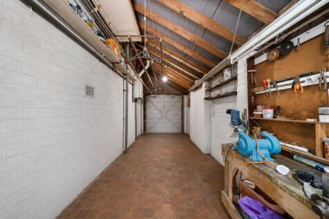 Garage2.jpg