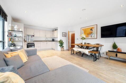 Open Plan Kitchen- Reception (4).JPG