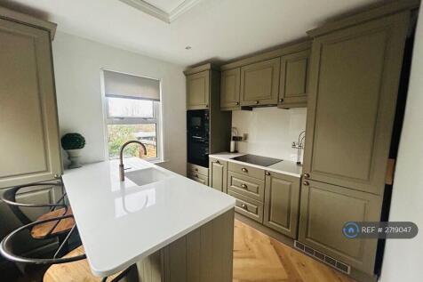 Kitche. To Entertain With Centre Island 