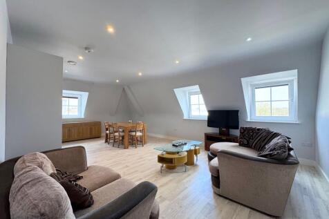 Open plan Lounge/kitchen/dining area