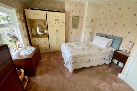 bed 1 other angle.jpg