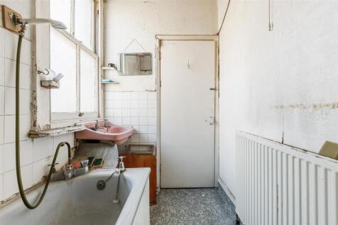 18 Buxton Gardens-17.jpg