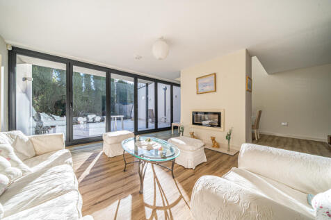 Sitting/Dining Room