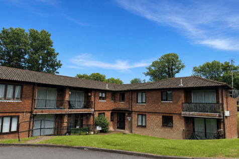 2 Bedroom Flat with Balcony to Rent