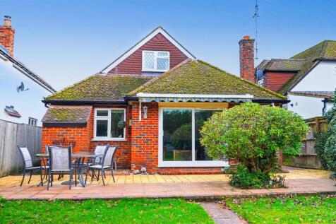 28 West Farm Close still4.jpg