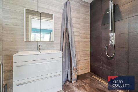 GROUND FLOOR SHOWER ROOM