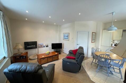 open plan lounge/...