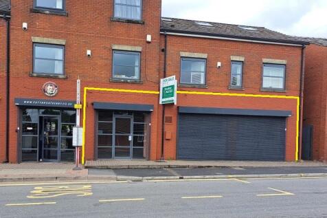 Retail Property (high street) to rent in royton