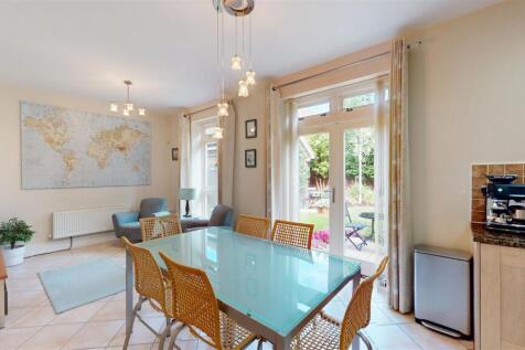 KITCHEN/FAMILY/BREAKFAST ROOM