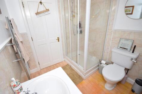 SHOWER ROOM.JPG