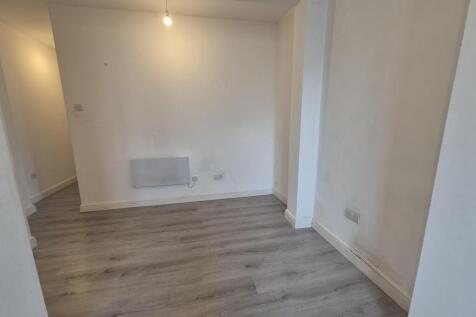 ** Zero Deposit Guarantee Available **
Bridgfords have available a one bedroom ground floor apartment with acces to a rear court yard.