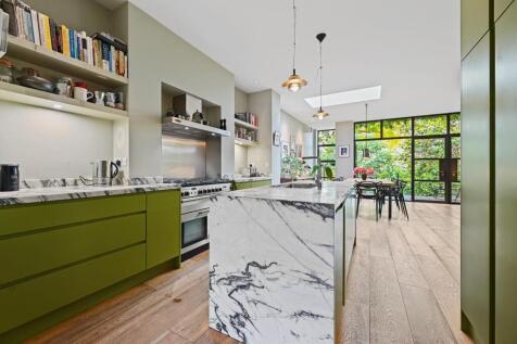 Goldhawk Road - Kitchen3 (1).JPG