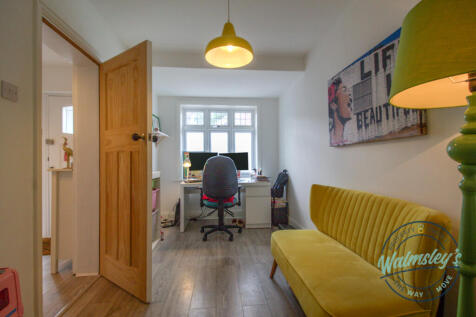 Versatile home office or snug