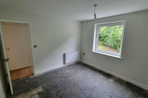 9HC Bedroom 1 2.jpeg