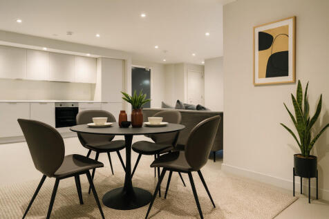Premium 1 bed wellness home with free WiFi Access hot tubs, sauna, ice bath, yoga studio, gym & shared workspaces, ideal for those who prioritise balance, routine & wellbeing.
