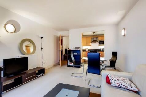Modern one-bedroom apartment in Docklands with fitted wardrobes, open-plan kitchen, and separate bathroom. Enjoy 24-hour concierge, gym, and pool access.