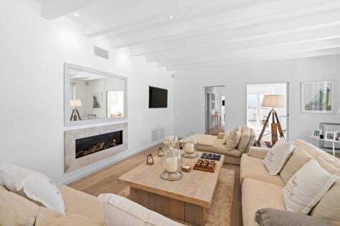 07-port andratx-Hamptons-Style Sea-View Beach House-kaufen-sofa
