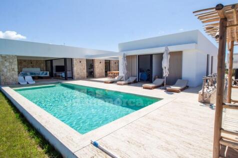 Brand new villa with sea views